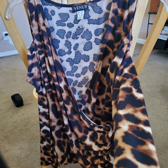 Tops - Picture 3 of 8